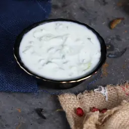سلطة لبن بالخيار